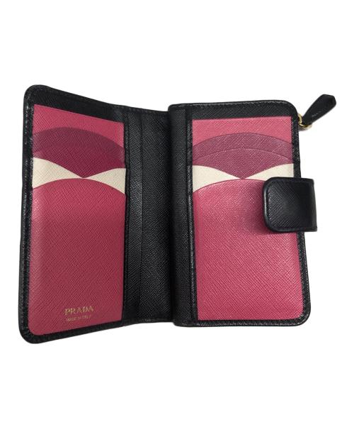 PRADA（プラダ）PRADA (プラダ) サフィアーノl字ファスナーコンパクトウォレット ブラックの古着・服飾アイテム