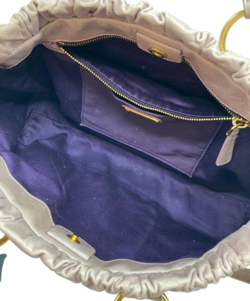 MIU MIU（ミュウミュウ）MIU MIU (ミュウミュウ) レザーギャザーバッグ ピンクの古着・服飾アイテム