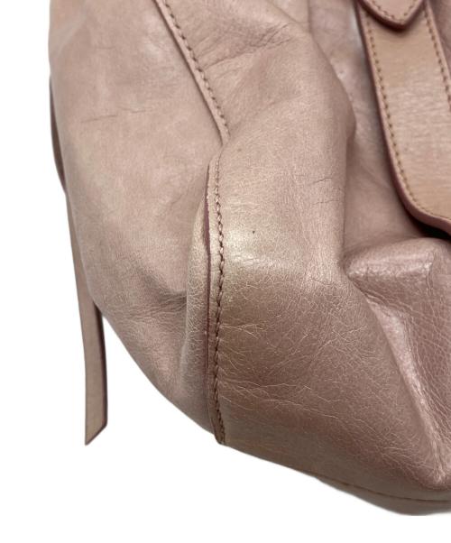 MIU MIU（ミュウミュウ）MIU MIU (ミュウミュウ) レザーギャザーバッグ ピンクの古着・服飾アイテム