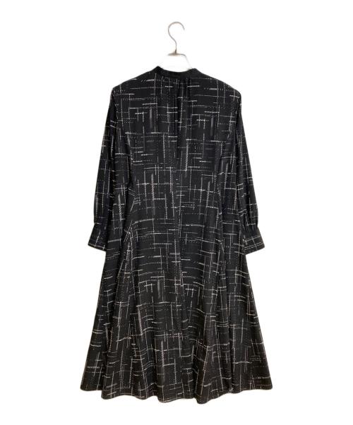 23区（ニジュウサンク）23区 (ニジュウサンク) モノクロトーンプリント ワンピース ブラック サイズ:Mの古着・服飾アイテム