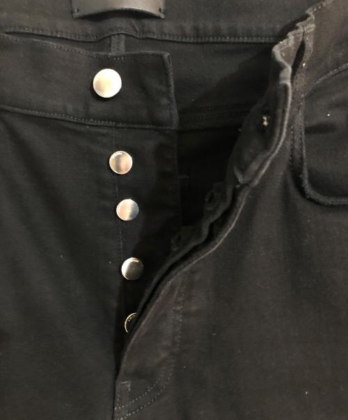 AMIRI（アミリ）AMIRI (アミリ) 蛇腹ダメージ加工 ボタンフライ スキニーデニムパンツ ブラック サイズ:W34の古着・服飾アイテム