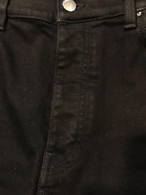 AMIRI（アミリ）AMIRI (アミリ) 蛇腹ダメージ加工 ボタンフライ スキニーデニムパンツ ブラック サイズ:W34の古着・服飾アイテム