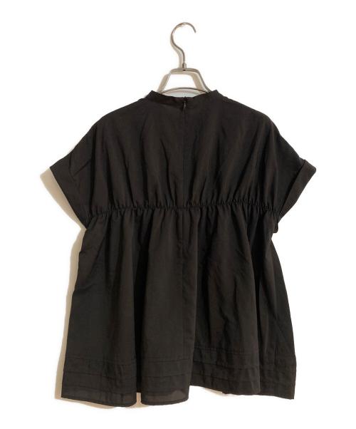 23区（ニジュウサンク）23区 (ニジュウサンク) 【撥水加工/洗える】シアーナイロンツイル ギャザー ブラウス ブラウン サイズ:32 未使用品の古着・服飾アイテム