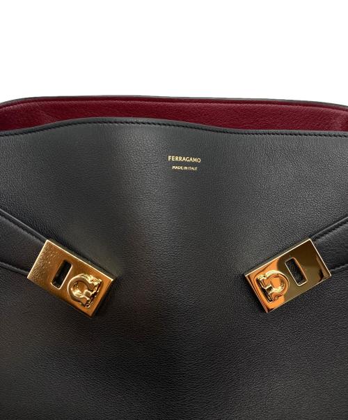 Ferragamo（フェラガモ）Ferragamo (フェラガモ) HUGソフトワンショルダーバッグ M ブラックの古着・服飾アイテム