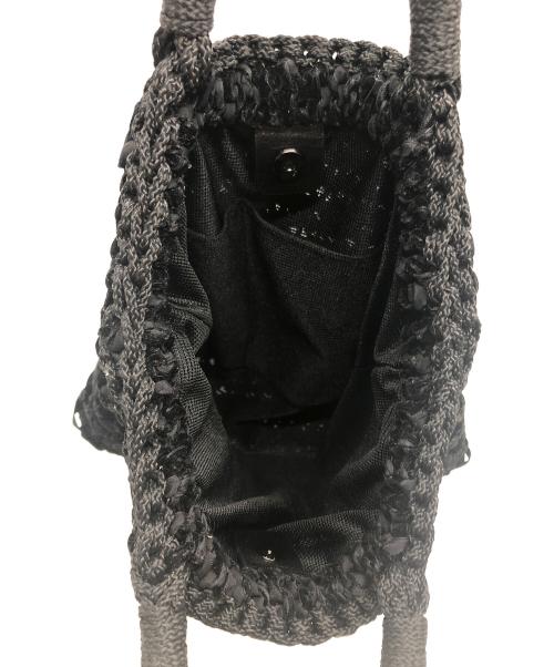 ANTEPRIMA（アンテプリマ）ANTEPRIMA (アンテプリマ) スターチャーム付き編み込みハンドバッグ ブラックの古着・服飾アイテム