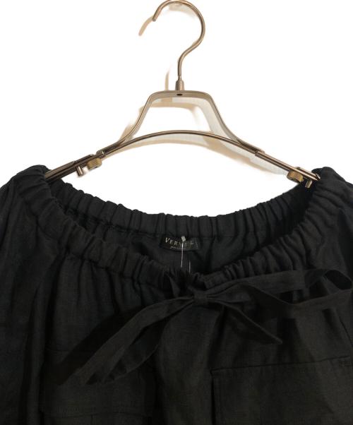 VERMEIL par iena（ヴェルメイユ パー イエナ）VERMEIL par iena (ヴェルメイユ パー イエナ) リネン オフショルダーブラウス ブラック サイズ:FREE 未使用品の古着・服飾アイテム