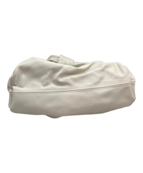 CHRISTIAN VILLA（クリスチャンヴィラ）CHRISTIAN VILLA (クリスチャンヴィラ) カーフレザーギャザーバッグ ホワイト 未使用品の古着・服飾アイテム