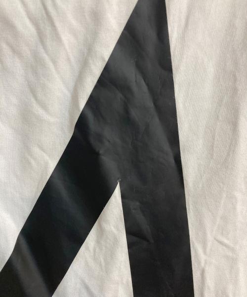 MONCLER（モンクレール）MONCLER (モンクレール) MモチーフプリントTシャツ ホワイト サイズ:XLの古着・服飾アイテム