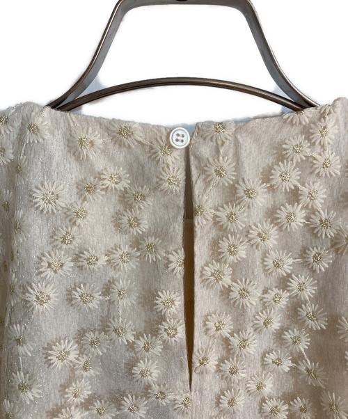 TSURU by MARIKO OIKAWA（ツルバイマリコオイカワ）Tsuru by Mariko Oikawa (ツルバイマリコオイカワ) pas de chat/フラワーレースペプラムブラウス アイボリー サイズ:不明の古着・服飾アイテム