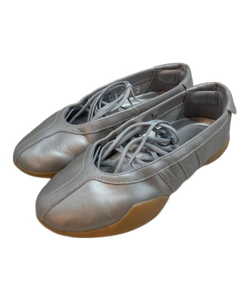 adidas（アディダス）adidas (アディダス) Taekwondo Mei Ballet（テコンドーメイバレイ） シルバー サイズ:24.5㎝の古着・服飾アイテム