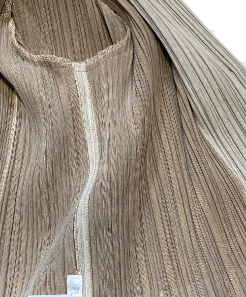 PLEATS PLEASE（プリーツプリーズ）PLEATS PLEASE (プリーツプリーズ) プリーツ加工ジャケット ベージュ サイズ:3の古着・服飾アイテム