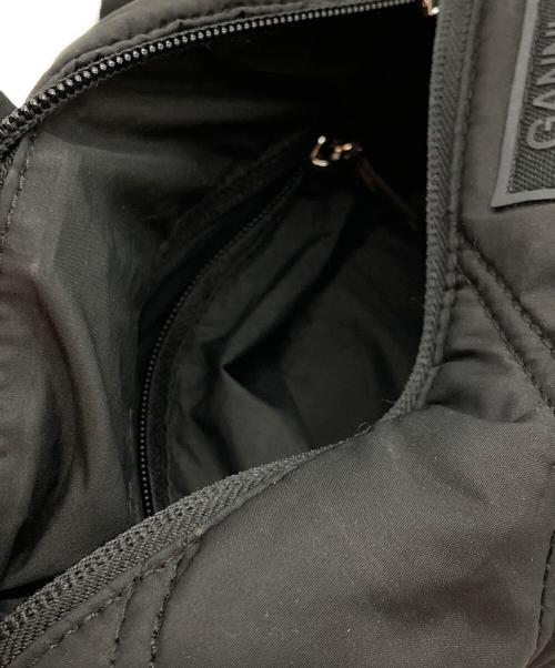 GANNI（ガニー）Ganni (ガニー) Quilted Recycled Tech Small Duffle Bag ブラックの古着・服飾アイテム