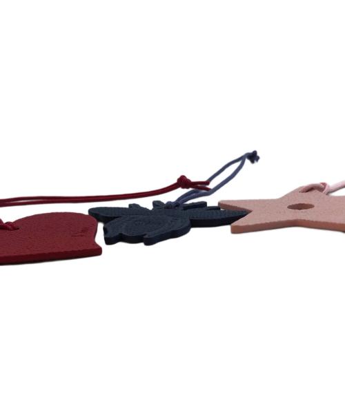 Dior（ディオール）Dior (ディオール) ノベルティキーホルダー3種 レッドの古着・服飾アイテム