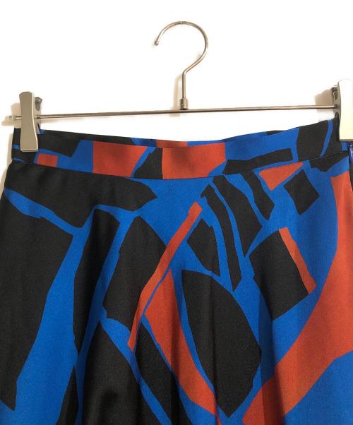 allureville（アルアバイル）allureville (アルアバイル) ブロックキカプリントフレアスカート ブルー サイズ:SIZE2の古着・服飾アイテム