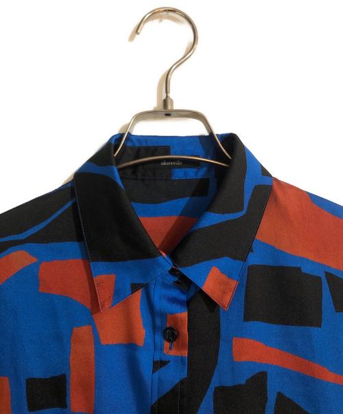 allureville（アルアバイル）allureville (アルアバイル) ブロックキカプリントクロップドシャツ ブルー サイズ:SIZE2の古着・服飾アイテム