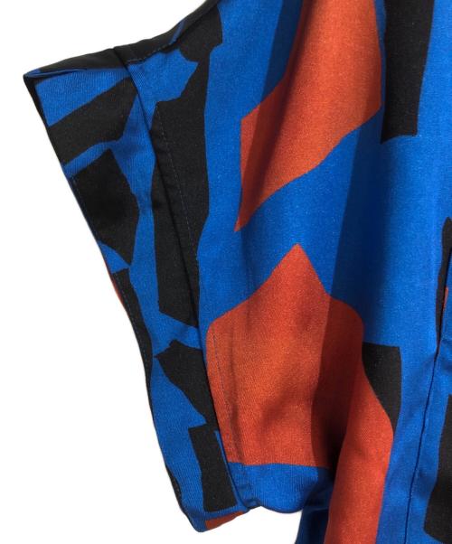 allureville（アルアバイル）allureville (アルアバイル) ブロックキカプリントクロップドシャツ ブルー サイズ:SIZE2の古着・服飾アイテム