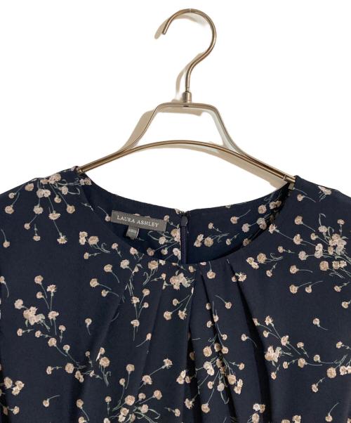 LAURA ASHLEY（ローラ アシュレイ）LAURA ASHLEY (ローラ アシュレイ) 花柄ワンピース ネイビー サイズ:13号-の古着・服飾アイテム