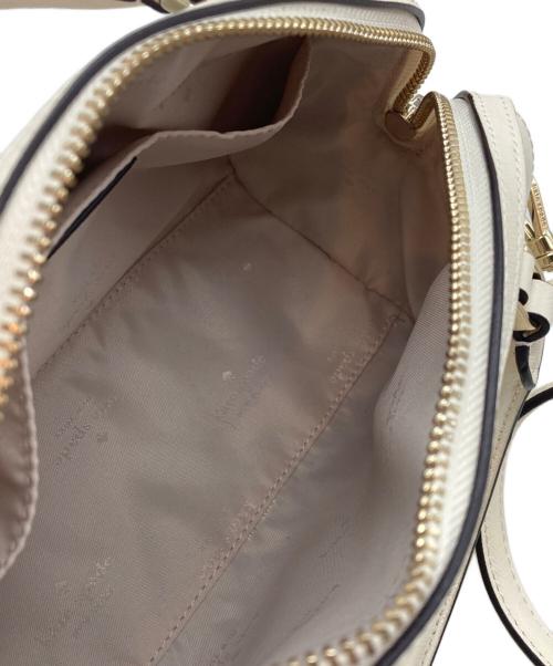 Kate Spade（ケイトスペード）Kate Spade (ケイトスペード) マディソンダッフルクロスボディバッグ ホワイトの古着・服飾アイテム