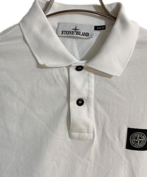 STONE ISLAND（ストーンアイランド）STONE ISLAND (ストーンアイランド) ロゴパッチポロシャツ ホワイト サイズ:Mの古着・服飾アイテム