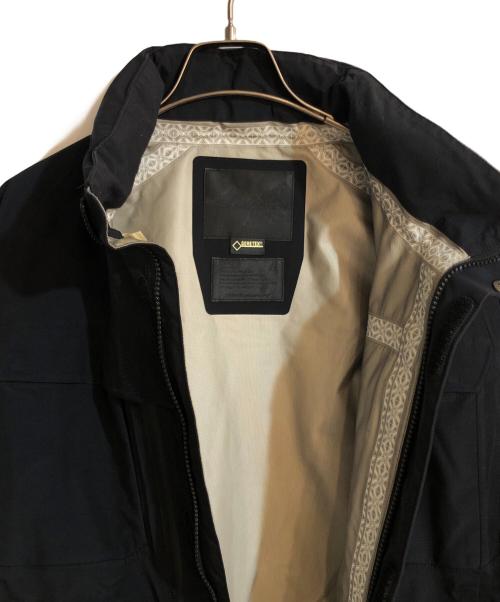 WHITE MOUNTAINEERING（ホワイトマウンテ二アニング）WHITE MOUNTAINEERING (ホワイトマウンテ二アニング) GORE-TEX NYLON TAFFETA RAGLAN COAT/ゴアテックスナイロンタフタラグラン ブラック サイズ:４の古着・服飾アイテム
