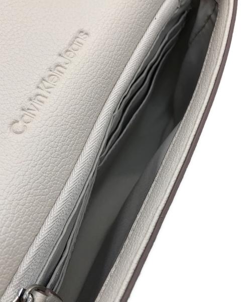 Calvin Klein（カルバンクライン）Calvin Klein (カルバンクライン) ミニマルモノグラム チェーンバッグ ホワイトの古着・服飾アイテム