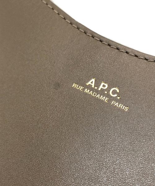 A.P.C.（アーペーセー）A.P.C. (アーペーセー) Jamie Crossback ベージュの古着・服飾アイテム