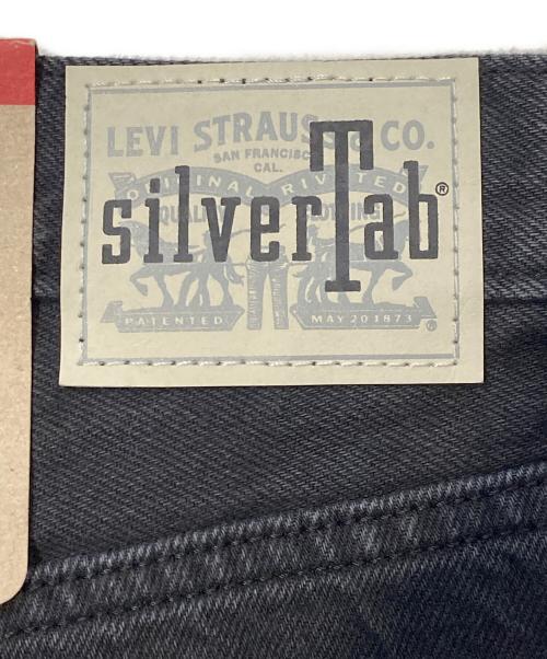 Levi's SILVER TAB（リーバイス シルバータブ）LEVI'S SILVER TAB (リーバイス シルバータブ) デニムパンツ ブラック サイズ:Ｗ27 未使用品の古着・服飾アイテム