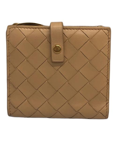 BOTTEGA VENETA（ボッテガベネタ）BOTTEGA VENETA (ボッテガベネタ) インストレチャート2つ折り財布 アーモンドの古着・服飾アイテム