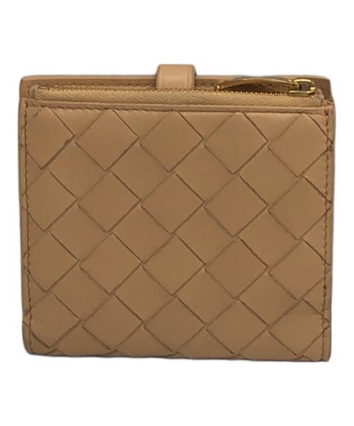 BOTTEGA VENETA（ボッテガベネタ）BOTTEGA VENETA (ボッテガベネタ) インストレチャート2つ折り財布 アーモンドの古着・服飾アイテム
