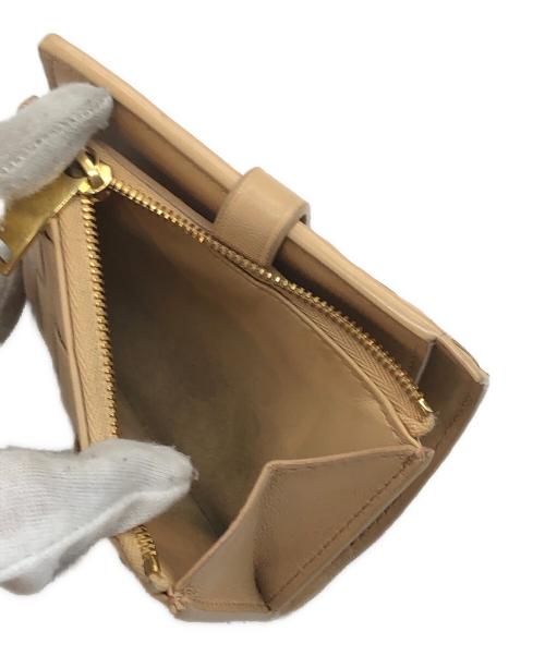 BOTTEGA VENETA（ボッテガベネタ）BOTTEGA VENETA (ボッテガベネタ) インストレチャート2つ折り財布 アーモンドの古着・服飾アイテム