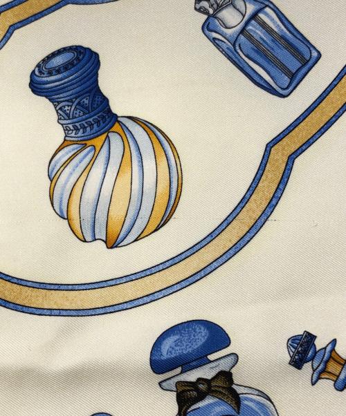 HERMES（エルメス）HERMES (エルメス) カレ90 pourvu qu'on ait l'ivresse アイボリーの古着・服飾アイテム