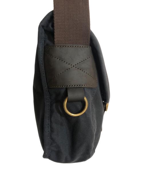 Barbour（バブアー）Barbour (バブアー) Tarras ワックス レザー トリム ショルダーバッグ ネイビーの古着・服飾アイテム