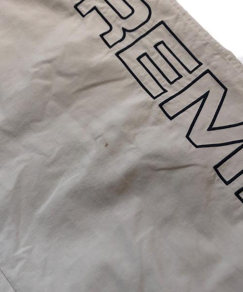 SUPREME（シュプリーム）SUPREME (シュプリーム) Spellout Embroidered Track pant/スペルアウト エンブロイダリー トラック パンツ ベージュ サイズ:Ｌの古着・服飾アイテム