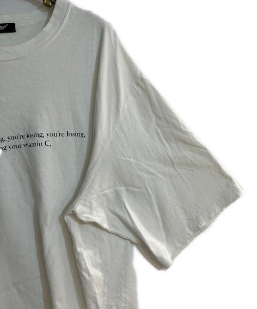 UNDERCOVER（アンダーカバー）UNDERCOVER (アンダーカバー) VITAMIN C S Tee/ビタミン・シー・エス・ティー　プリントTシャツ ホワイト サイズ:3の古着・服飾アイテム
