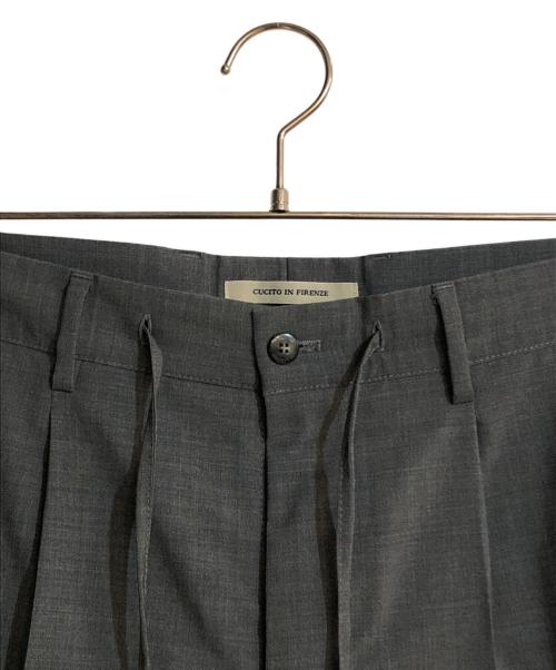 giab's ARCHIVIO（ジャブス アルキヴィオ）giab's ARCHIVIO (ジャブス アルキヴィオ) テクノウール 1プリーツ パンツ グレー サイズ:48の古着・服飾アイテム