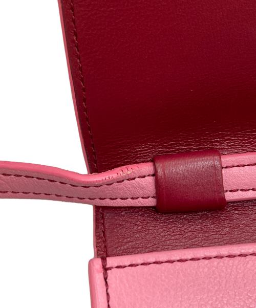 J&M DAVIDSON（ジェイ＆エム デヴィッドソン）J&M DAVIDSON (ジェイ＆エム デヴィッドソン) E/W CROSSBODY WALLET ピンクの古着・服飾アイテム