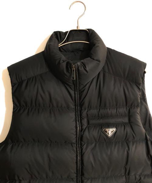 PRADA（プラダ）PRADA (プラダ) ロゴプレートダウンベスト ブラック サイズ:54の古着・服飾アイテム