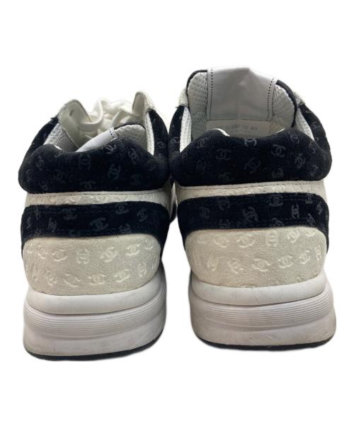 CHANEL（シャネル）CHANEL (シャネル) ココマークローカットスニーカー ブラック×ホワイト サイズ:41の古着・服飾アイテム