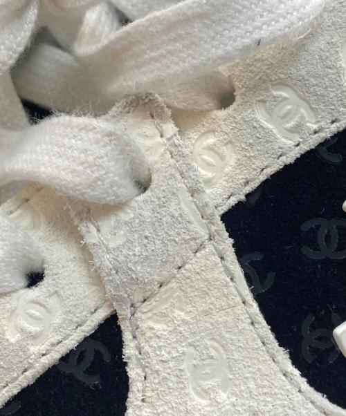 CHANEL（シャネル）CHANEL (シャネル) ココマークローカットスニーカー ブラック×ホワイト サイズ:41の古着・服飾アイテム