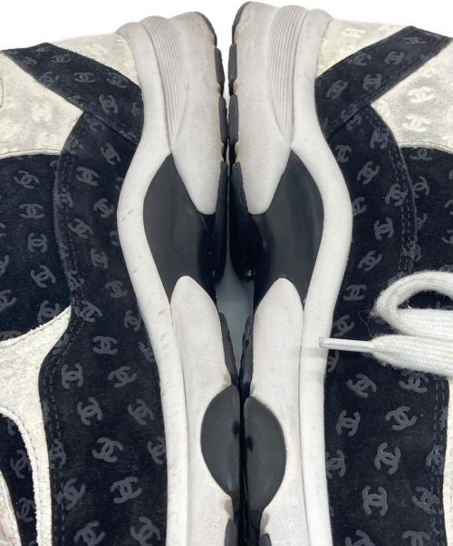 CHANEL（シャネル）CHANEL (シャネル) ココマークローカットスニーカー ブラック×ホワイト サイズ:41の古着・服飾アイテム