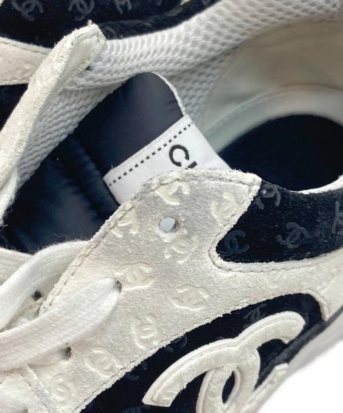 CHANEL（シャネル）CHANEL (シャネル) ココマークローカットスニーカー ブラック×ホワイト サイズ:41の古着・服飾アイテム