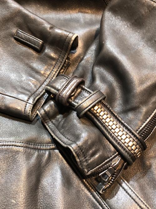 GIANNI VERSACE（ジャンニ・ヴェルサーチ）GIANNI VERSACE (ジャンニ・ヴェルサーチ) オールドレザートグルハーフコート ブラック サイズ:48の古着・服飾アイテム