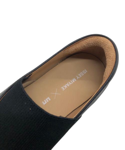 ISSEY MIYAKE（イッセイミヤケ）ISSEY MIYAKE (イッセイミヤケ) UNITED NUDE (ユナイテッドヌード) レザースリッポン ブラック サイズ:38の古着・服飾アイテム