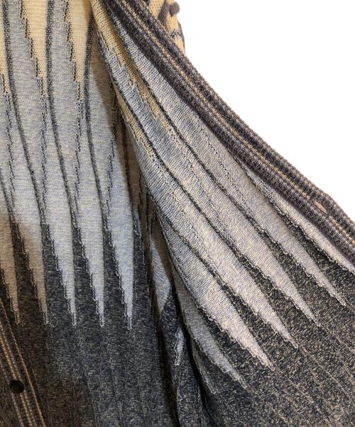 GIORGIO ARMANI（ジョルジョアルマーニ）GIORGIO ARMANI (ジョルジョアルマーニ) 3Dニットカーディガン パープル サイズ:52の古着・服飾アイテム