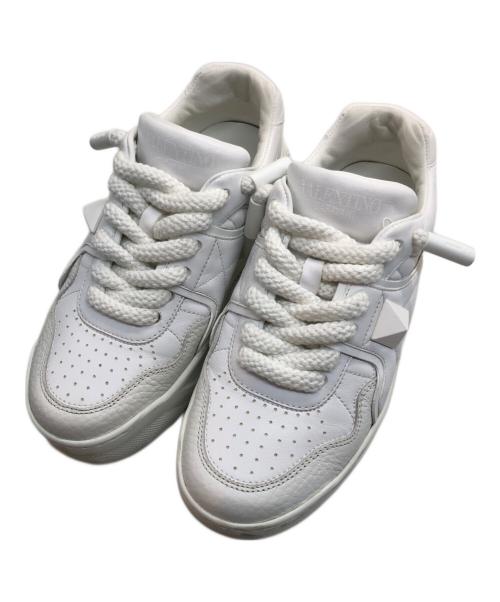 VALENTINO GARAVANI（ヴァレンティノ・ガラヴァーニ）VALENTINO GARAVANI (ヴァレンティノ・ガラヴァーニ) ワンスタッズXlナッパレザースニーカー ホワイト サイズ:37の古着・服飾アイテム