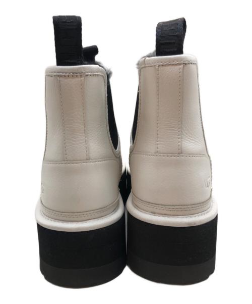 UGG（アグ）UGG (アグ) ニューメル プラットフォーム チェルシー ブーツ ホワイト サイズ:24cmの古着・服飾アイテム