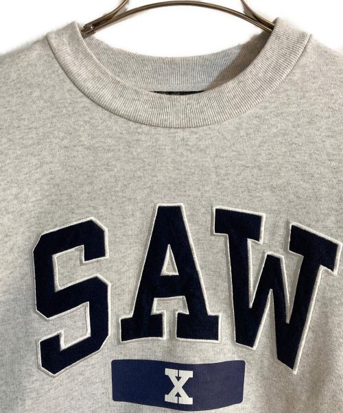 FREAK'S STORE（フリークスストア）FREAK'S STORE (フリークスストア) SAW コラボクルーネックスウェット グレー サイズ:Mの古着・服飾アイテム