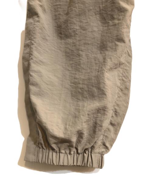 迷迭香（マンネンロウ）迷迭香 (マンネンロウ) NYLON HARVEST TRAINER ベージュ サイズ:Mの古着・服飾アイテム