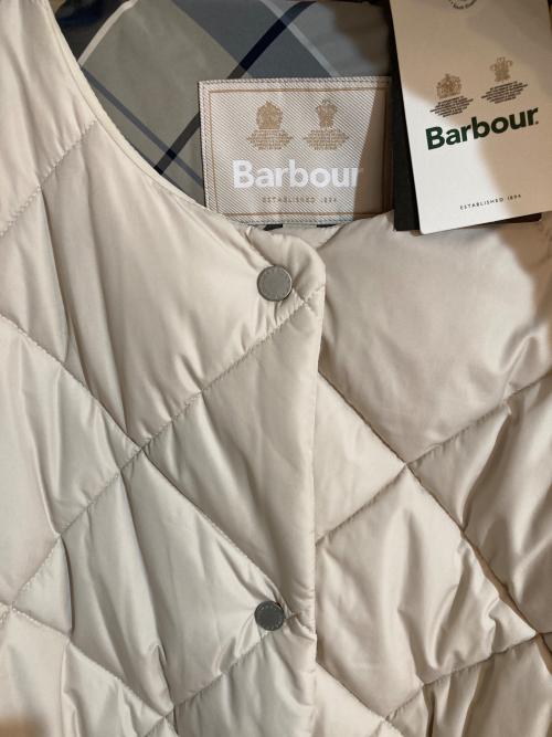 Barbour（バブアー）Barbour (バブアー) Brigitte Puffer Coat with Scarf キルティングロングコート アイボリー サイズ:8の古着・服飾アイテム