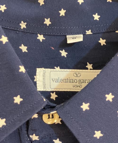 VALENTINO GARAVANI（ヴァレンティノ・ガラヴァーニ）VALENTINO GARAVANI (ヴァレンティノ・ガラヴァーニ) オールドスタープリント半袖シャツ ネイビー サイズ:Ｌの古着・服飾アイテム